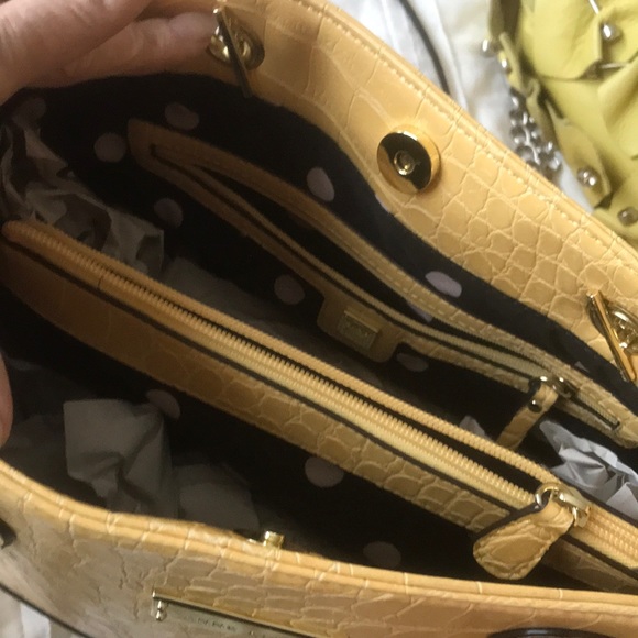 Handbag - Picture 2 of 3